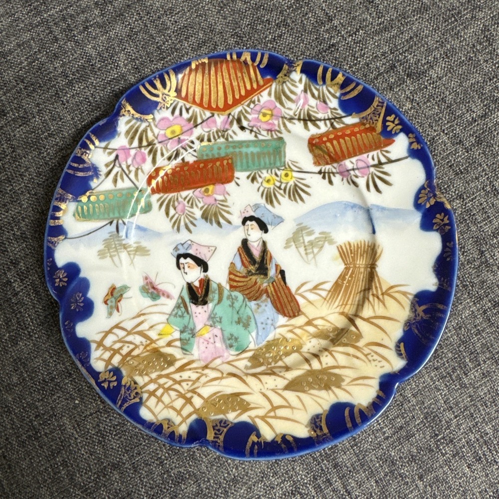 Japanese Kutani ware porcelain display plate featuring hand-painted 6.25"